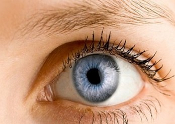 تغییر رنگ چشم،رنگی شدن چشم،کاشت عنبیه مصنوعی،لنز رنگی،مقاله پزشکی