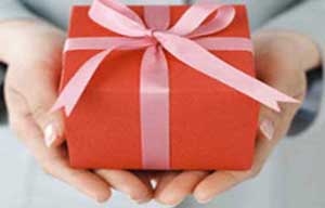 هدیه دادن ,هدیه گرفتن,هدیه دادن و هدیه گرفتن در زندگی مشترک