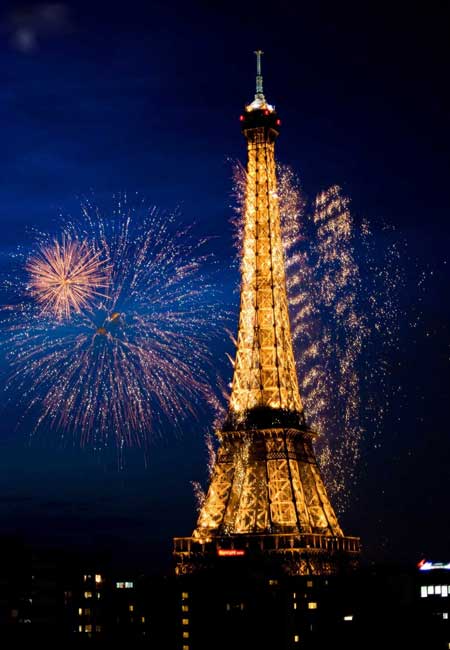 جشن روز باستیل در فرانسه و آتش بازی در ایفل